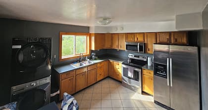 Charming 2-bedroom house just 12 miles from airport with spectacular auroras.