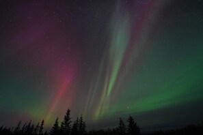 Sèche-cheveux, serviettes fournies, savon, shampoing