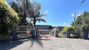 Unclassified image, 3 of 17, button - Room-honeyhills Excellence Resort I (Johannesburg)