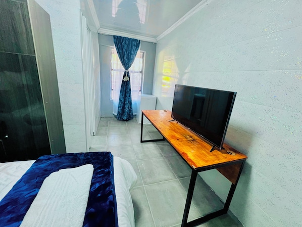 Room, 1 Bedroom, Balcony, Garden View | 1 bedroom - Room-honeyhills Excellence Resort H (Johannesburg)