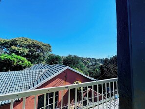 Habitació, 1 dormitori, balcó, vistes al jardí | Vista des de l'allotjament