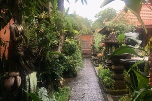 Garden - Puri Mandala Kaleran (Bali)