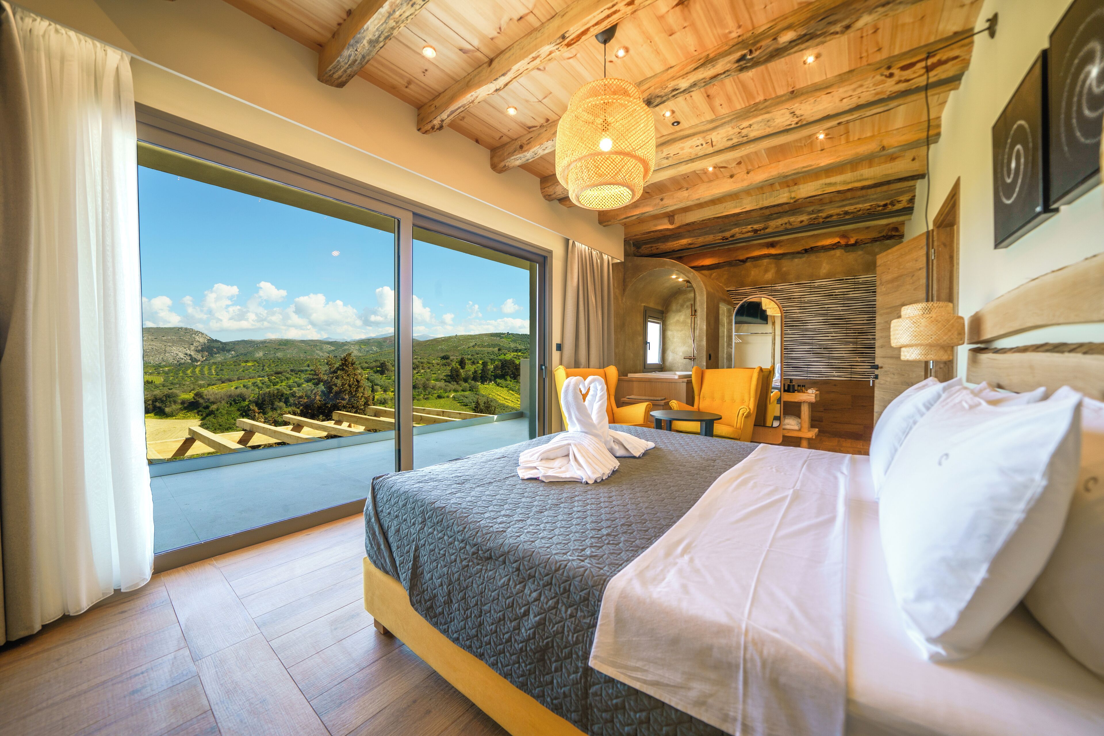 Ropa de cama de alta calidad, escritorio, insonorización y wifi gratis 