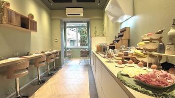 Gratis kontinental frukost varje dag