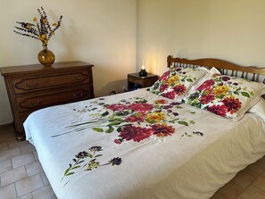 2 chambres, fer et planche à repasser, Wi-Fi, draps fournis