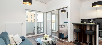Apartment With Parking by Renters