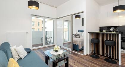 Apartment With Parking by Renters