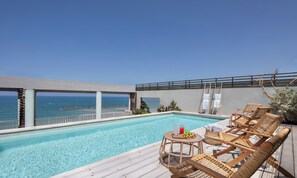 Outdoor pool, a heated pool - Font line Sea View Penthouse with a Private Pool (Tel Aviv-Yafo)