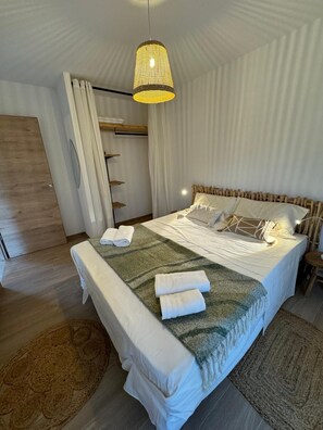 2 bedrooms, iron/ironing board, WiFi, bed sheets - Mini Villa Neuve Tout Confort au Calme 6 km Porto Vecchio (San-Gavino-Di-Carbini)