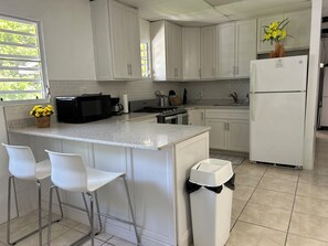 Een magnetron, een oven, een kookplaat