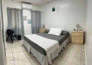 3 slaapkamers, een strijkplank/strijkijzer, wifi, beddengoed