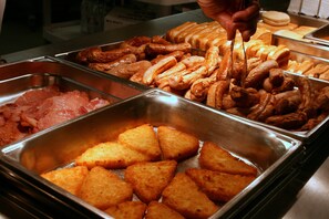 Frokostbuffé hver dag (mot et tillegg)