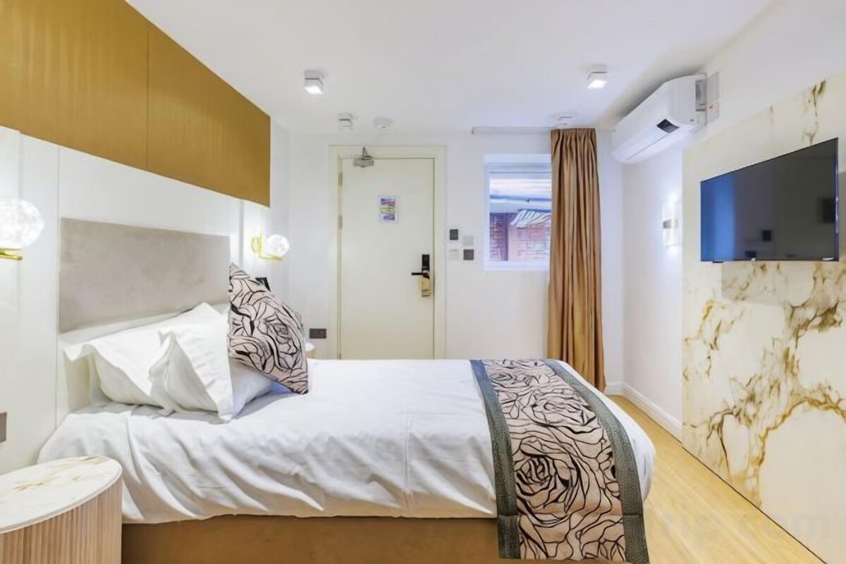 Minibar y caja de seguridad en la habitación 