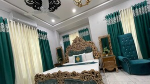 Unclassified image, 5 of 26, button - Luxury International (Islamabad)