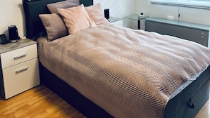2 bedrooms, iron/ironing board, WiFi, bed sheets - Moderne Eigentumswohnung im Herzen von Saarlouis (Saarlouis)