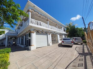 House | Property grounds - Sandy Bay Paradise Retreat - 7 Bedrooms (Sandy Bay)