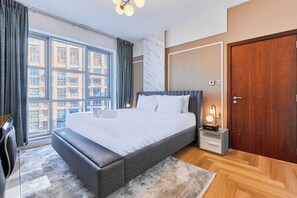 Deluxe Apartment, City View | 1 bedroom, Egyptian cotton sheets, premium bedding, in-room safe - bnbme | Stand Point Tower A | 1BR + Study Room (Dubai)