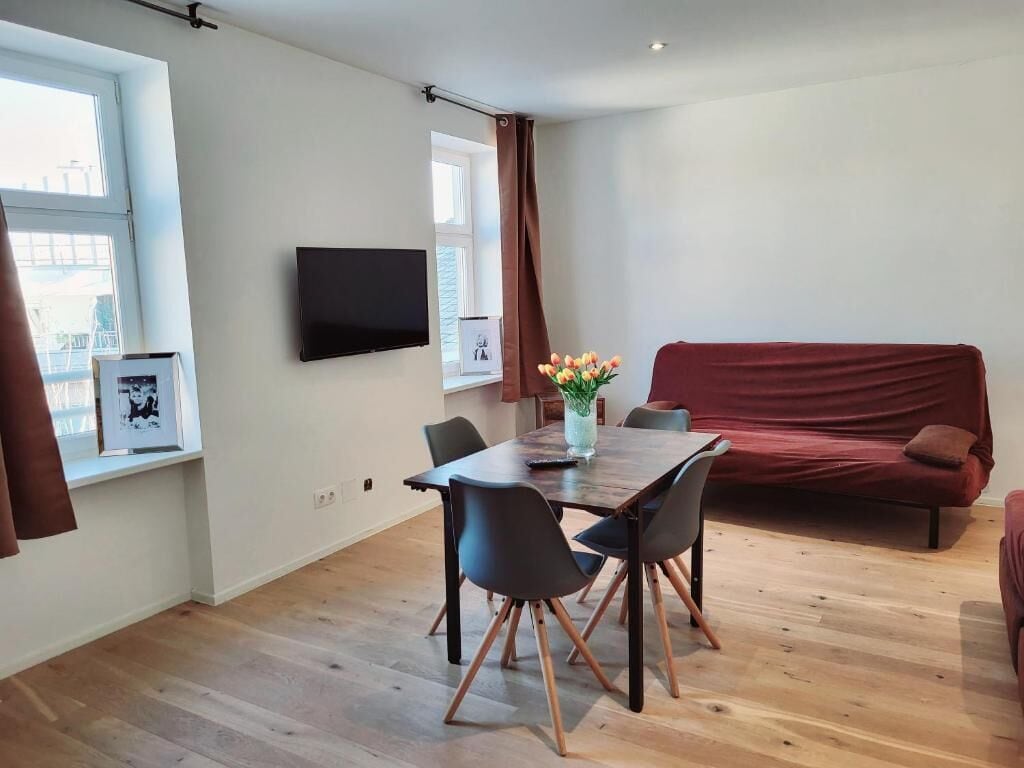 Apartment | Verdunkelungsvorhänge, schallisolierte Zimmer, Bügeleisen/Bügelbrett