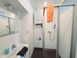 Apartment | Badezimmer | Haartrockner, Handtücher, Seife, Shampoo