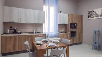 Réfrigérateur, micro-ondes, four, lave-vaisselle