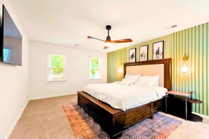 3 chambres, coffre-fort, bureau, fer et planche  à repasser