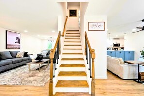Smart TV, fireplace - Cozy 3BR Retreat in Mableton – Sleeps 6 (Mableton)