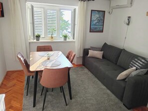 Interior - Apartment Riva2 in Klenovica - just few steps from the sea (Klenovica)