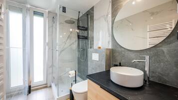 Shower, free toiletries, hair dryer, towels