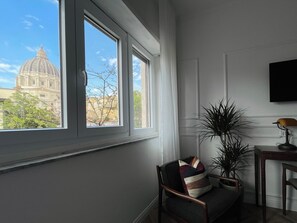 经典客房, 城市景观 | 客房内保险箱、办公桌、免费 WiFi、床单