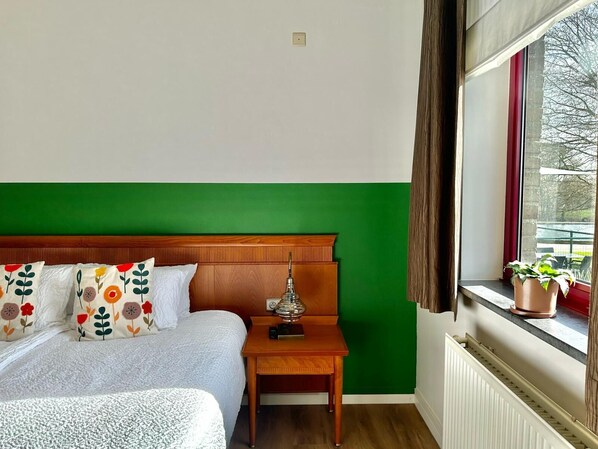 Kahden hengen comfort-huone, oma kylpyhuone, järven rannalla | 1 makuuhuone, ilmainen Wi-Fi