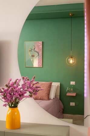 2 chambres, coffres-forts dans les chambres, fer et planche à repasser