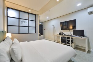 Ropa de cama de alta calidad y escritorio 