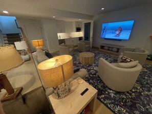 Living area - Welcoming 5-bedroom cottage in Holland with WiFi (Holland)