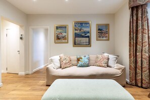Apartment | Living room - Elegant Two Bedroom Flat in Redcliffe Gardens (London)