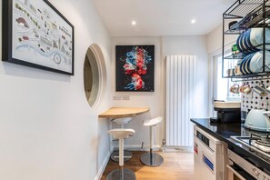 Apartamento | Cozinha privada | Mesas de jantar
