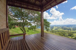 Luxury Chalet, Mountain View | 1 bedroom, soundproofing, free WiFi, wheelchair access - Magnificat Cottage (Cunha)