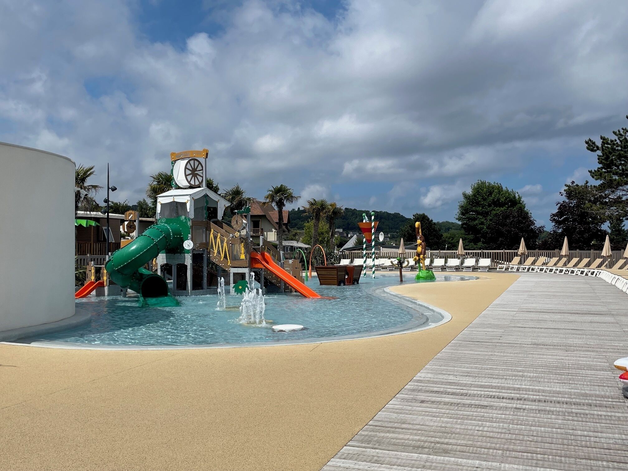 Piscine couverte, piscine extérieure