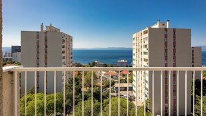 A high-rise building with balconies overlooking a coastal view. - City Seaview Apartment Vigo (Rijeka)