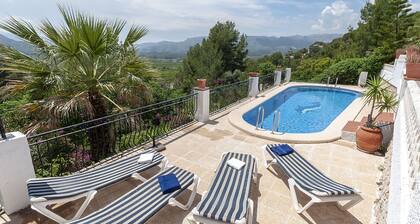 Casabra in Ador With 5 Bedrooms and 3 Bathrooms