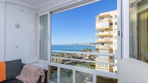 A balcony with a view of the sea and a building across the water. - Algarrobo Costa in Algarrobo-costa (Algarrobo)