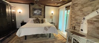 Peaceful Mtn Cabin for 6 private w/wifi & firepit