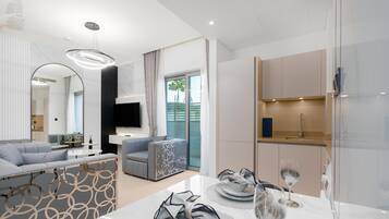 Comfort Apartment, 1 Bedroom, City View | Dining room