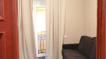 Firemannsrom – familie | Safe på rommet, individuelt dekorert, individuelt innredet og skrivebord