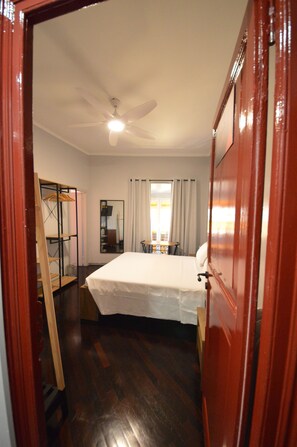 Standard Double Room | In-room safe, individually decorated, individually furnished, desk - Mami Affittacamere (Genoa)