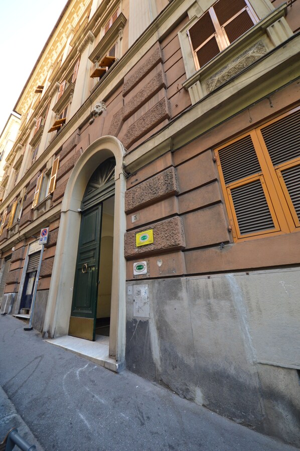 Street view - Mami Affittacamere (Genoa)