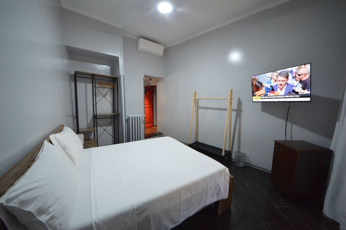 Habitación doble estándar, vista a la ciudad | 1 habitación y caja de seguridad en la habitación