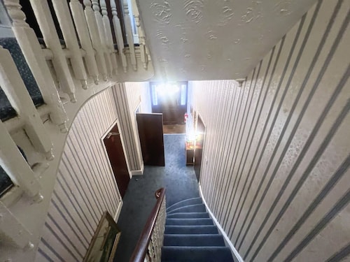 Helen's Hotel 