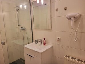 Appartement, 3 chambres | Salle de bain
