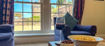 Kirk House Longtown -  a cottage that sleeps 13 guests  in 7 bedrooms