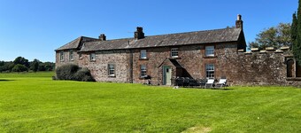 Kirk House Longtown -  a cottage that sleeps 13 guests  in 7 bedrooms